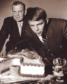 Ken Stabler Unsigned Alabama Crimson Tide B&W 8x10 Photo - Blowing Out Candles