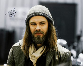 Tom Payne Signed The Walking Dead Unframed 16x20 Spotlight Photo with "Jesus" Inscription