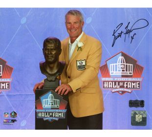 Brett Favre Signed Green Bay Packers Unframed 8x10 NFL Photo - Hall of Fame Speech